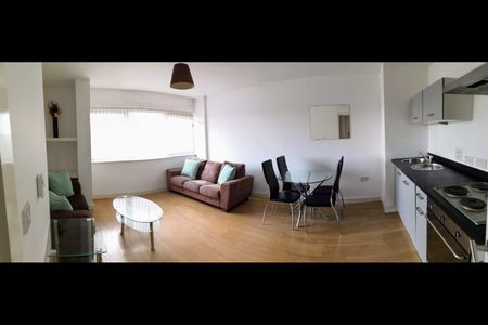 2 Bed Flat, Madison Court, M50 - Photo 2