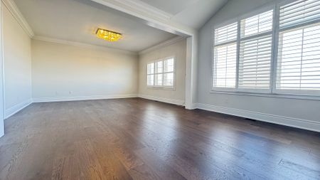 For Lease - 10 Ken Sinclair Crescent, Aurora, Ontario - Photo 2