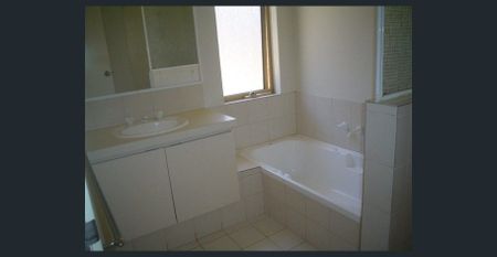 Low maintenance villa in ideal location! - Photo 2