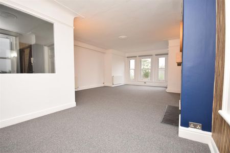 Farr Hall Drive, Lower Heswall - Photo 4