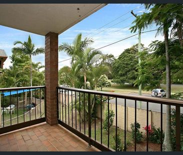 Two Bedroom Apartment in Great Location - Photo 4