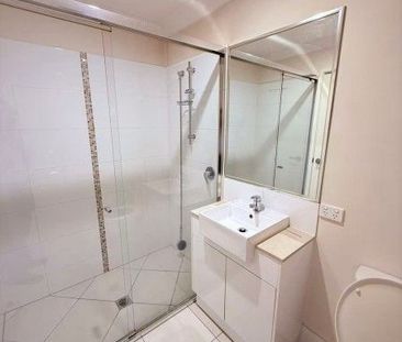 Stunning Townhouse in Springfield lakes Prime Location! - Photo 5