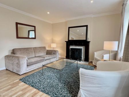 3 bedroom flat to rent - Photo 3