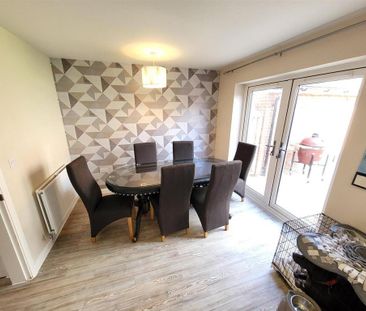 4 bedroom detached house to rent - Photo 2