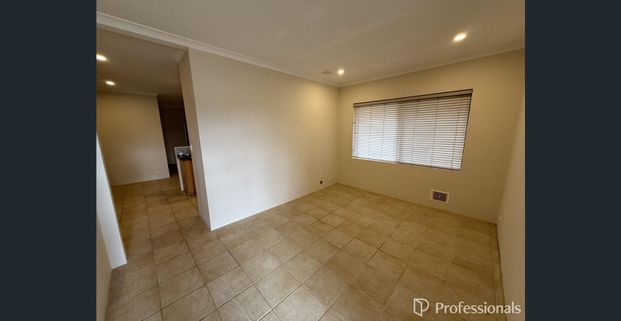 LOCATION, LIFESTYLE & CONVENIENCE - RIGHT NEXT TO THE VALE SHOPPING CENTRE! - Photo 1