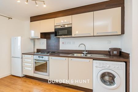 Cannock Court, Hawker Place, Walthamstow - Photo 4