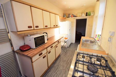 4 bedroom detached house to rent - Photo 2