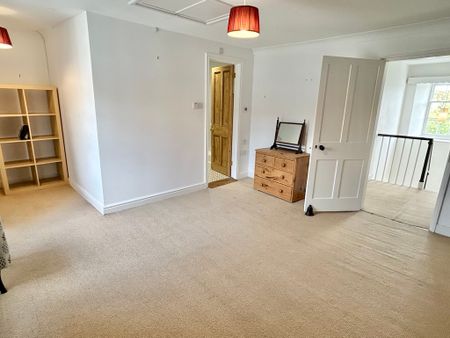 2 bedroom Two Bedroom Town House to rent - Photo 5