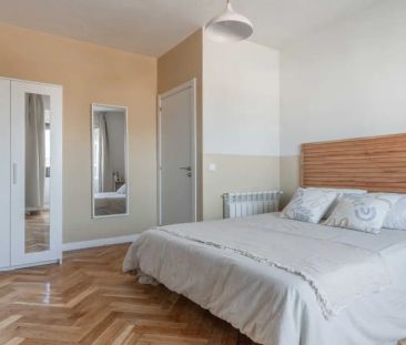 Room in a shared 9-bedroom apartment for rent in Palacio - Photo 6