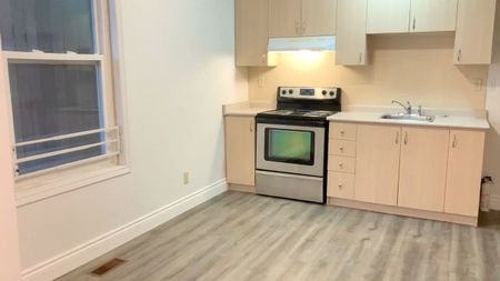 For Lease - 178 Coleman Avenue Unit# Front unit with basement, Toronto, Ontario - Photo 2