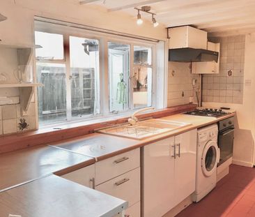 4 Bed Semi-Detached House, Middle Street, SO14 - Photo 4