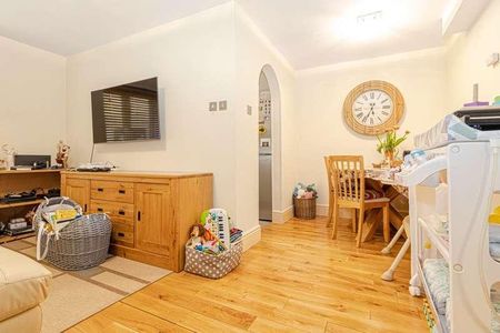 Woodburn Close, Hendon, NW4 - Photo 4