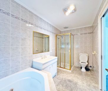 11 Elliott Court, Burnside, Vic 3023 - Photo 5