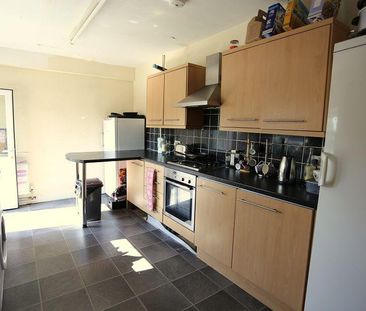 7 bedroom house of multiple occupation to rent - Photo 5