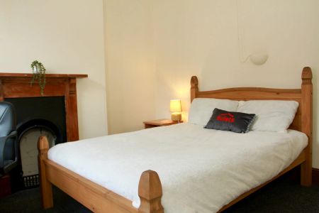 St Leonards Road (3 bed) - Photo 3