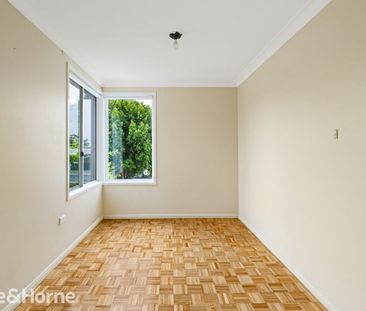 Spacious Family Home in Prime Macquarie Fields Location - Photo 6