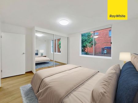 Freshly Renovated Apartment - Photo 4