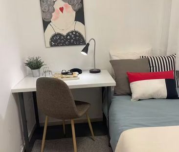 Carrer de Sant Elies, Barcelona, Catalonia 08006 - Photo 4