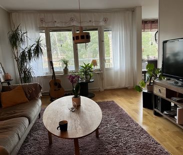 Ljust och välplanerat rum i lugna Vendelsö! Delat boende med bra ko... - Foto 3