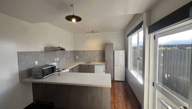 4 / 5 Bedroom Home in a Rural Setting - Photo 1