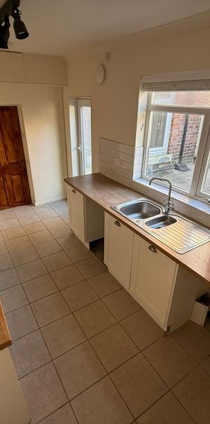 2 bed flat to rent in Windsor Avenue, Gateshead - Photo 1