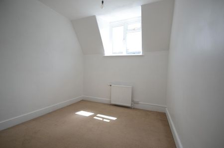 3 bedroom flat to rent - Photo 4