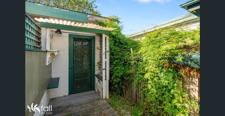 Character filled unit in good location - Photo 5