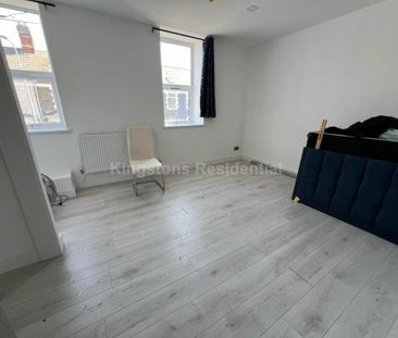 6 bedroom terraced house to rent - Photo 4