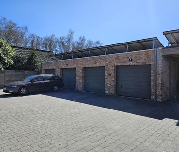 Ruim gelijkvloers appartement met terras en garage - Photo 1