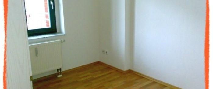 2,5-Zimmer-Wohnung mit großen BALKON und LAMINAT im Zentrum Zwickaus zu vermieten! - Foto 1