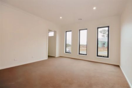 3 Bed, 2 Bath - Photo 4