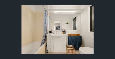 Huge Private Courtyard - Photo 2