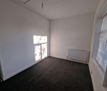 Southfield Lane, Bradford, BD7 - Photo 2