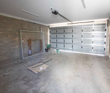 Architecturally crafted townhouse - Photo 4