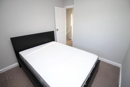 8 Chesham Gardens, Belfast, BT6 8GX - Photo 4