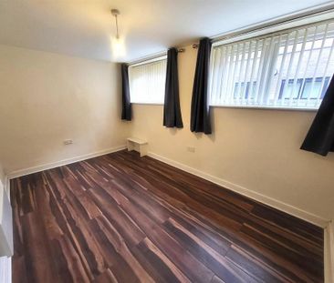 2 bedroom ground floor flat to rent - Photo 1