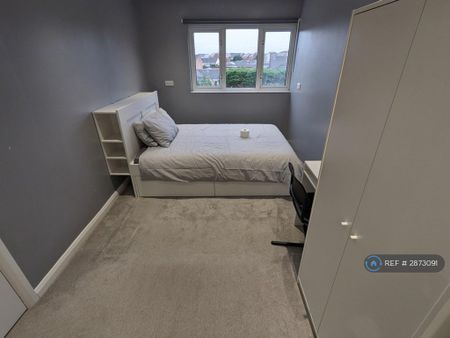 1 bedroom in a house share to rent - Photo 4