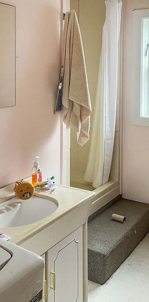 Charming Studio in the Heart of Newtown - Photo 1