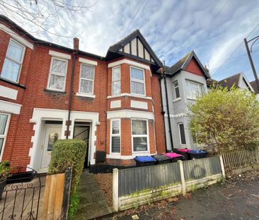 St. Helens Road, Westcliff-on-Sea, Essex, SS0 7LB - Photo 6