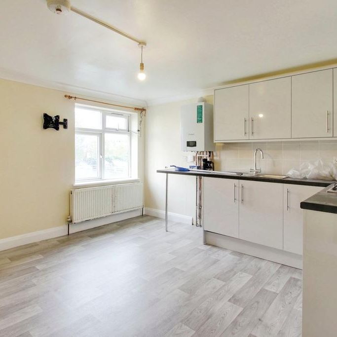 3 bedroom apartment to rent - Photo 1