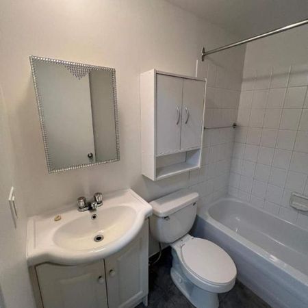 1 CH - 1 SDB - Saint-Eustache - $1,150 /mo - Photo 4