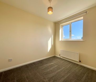 2 bedroom Semi-Detached House to let - Photo 6