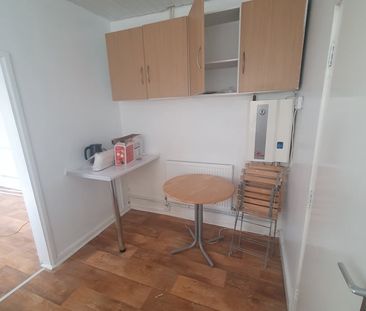 1 Bed Flat, Coventry, CV5 - Photo 2