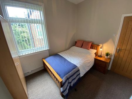 1 bedroom in a house share to rent - Photo 4