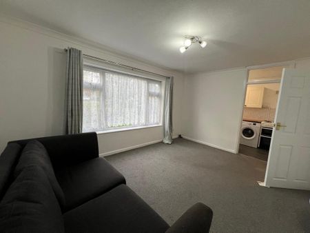 1 bedroom flat to rent - Photo 2