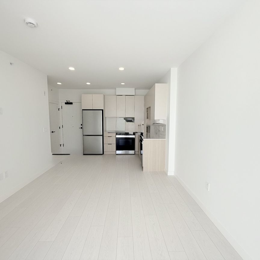 Bright and Brand New One Bedroom in Surrey Central - Photo 1