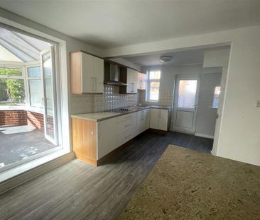 3 bedroom semi-detached house to rent - Photo 5