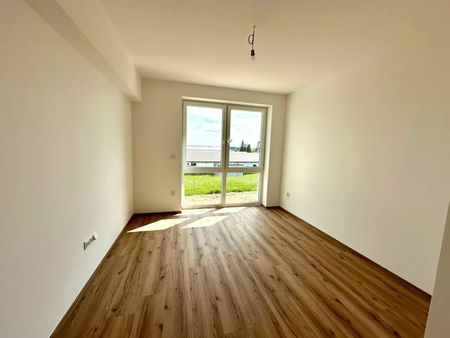 Poslední byt k pronájmu- novostavba 2KK 69m2 s lodžií 12m2 v centru obce blízko do přírody v létě hotovo, sklep, výtah, 2x parkovací místa před domem, Vysoký Újezd, Praha je do 8 minut. - Фото 2