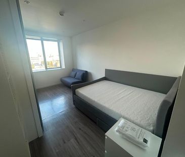 Aspire House, 3 bedroom apartments, Plymouth - Photo 3