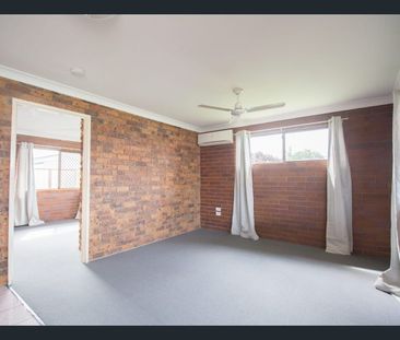 2/65 McCarthy Road, Avenell Heights, Qld 4670 - Photo 2